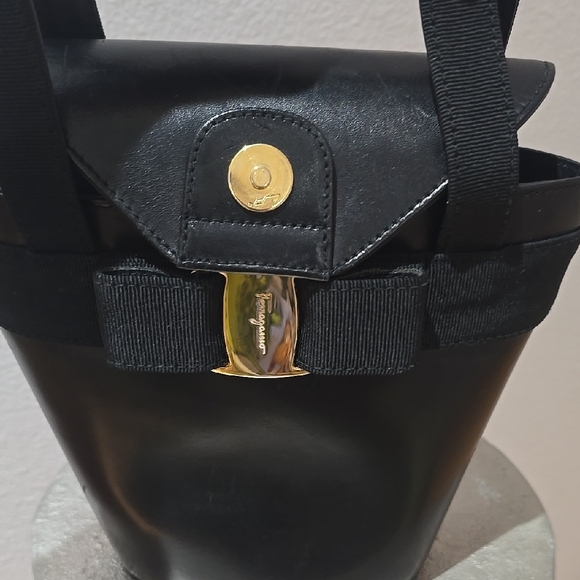 SALVATORE FERRAGAMO AUTHENTIC legant Black Bucket Bag - Picture 7 of 7